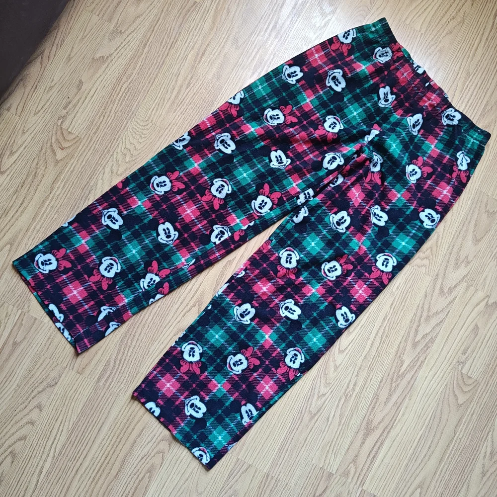 N/A hem featuring